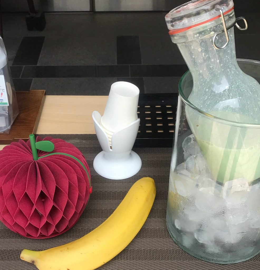 青汁ラテとディスプレイ